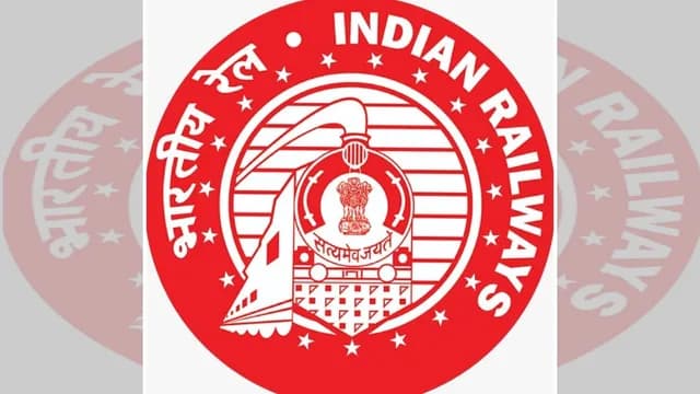 भारतीय रेलवे ने नया 18 सितारों वाला लाल रंग का लोगो लॉन्च किया, जो एक जून से होगा प्रभावी 
