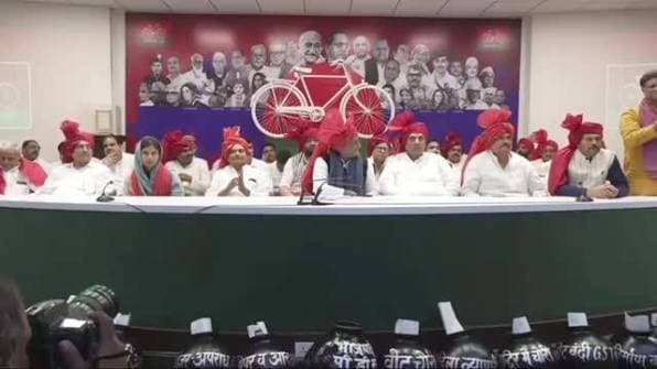 BJP को झटका, राजपाल सैनी हुए सपाई; अखिलेश बोले- SSR का उल्टा RSS होता