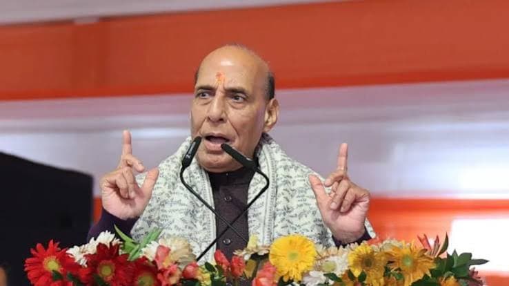 'हिम्मत है तो अखिलेश यादव के बिना रायबरेली जीतकर दिखाओ', राहुल गांधी को राजनाथ सिंह का चैलेंज