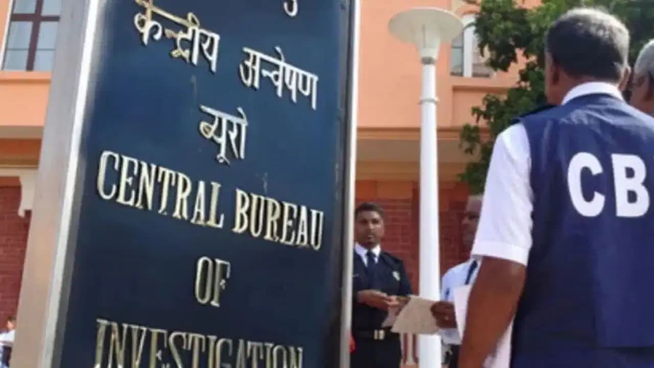 LUCC चिटफंड घोटाला: CBI का बड़ा एक्शन, 18 आरोपियों के खिलाफ चार्जशीट दाखिल…हजारों निवेशकों से ठगी का आरोप