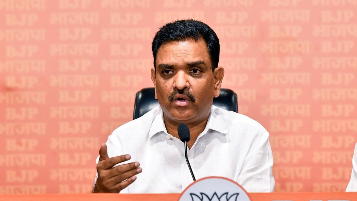 यूपी कैबिनेट में मंत्री असीम अरुण ने नौकरशाही की कार्यप्रणाली पर उठाए सवाल, कहा..ब्यूरोक्रेसी का मौजूदा मॉडल बेअसर